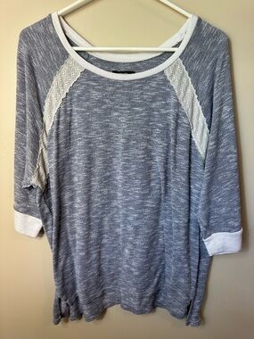 Vera Wang Women’s XXL Dark Gray Knit Top with Cream Lace Trim P2P 26”